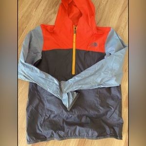 Boys North Face wind breaker, in excellent condition.